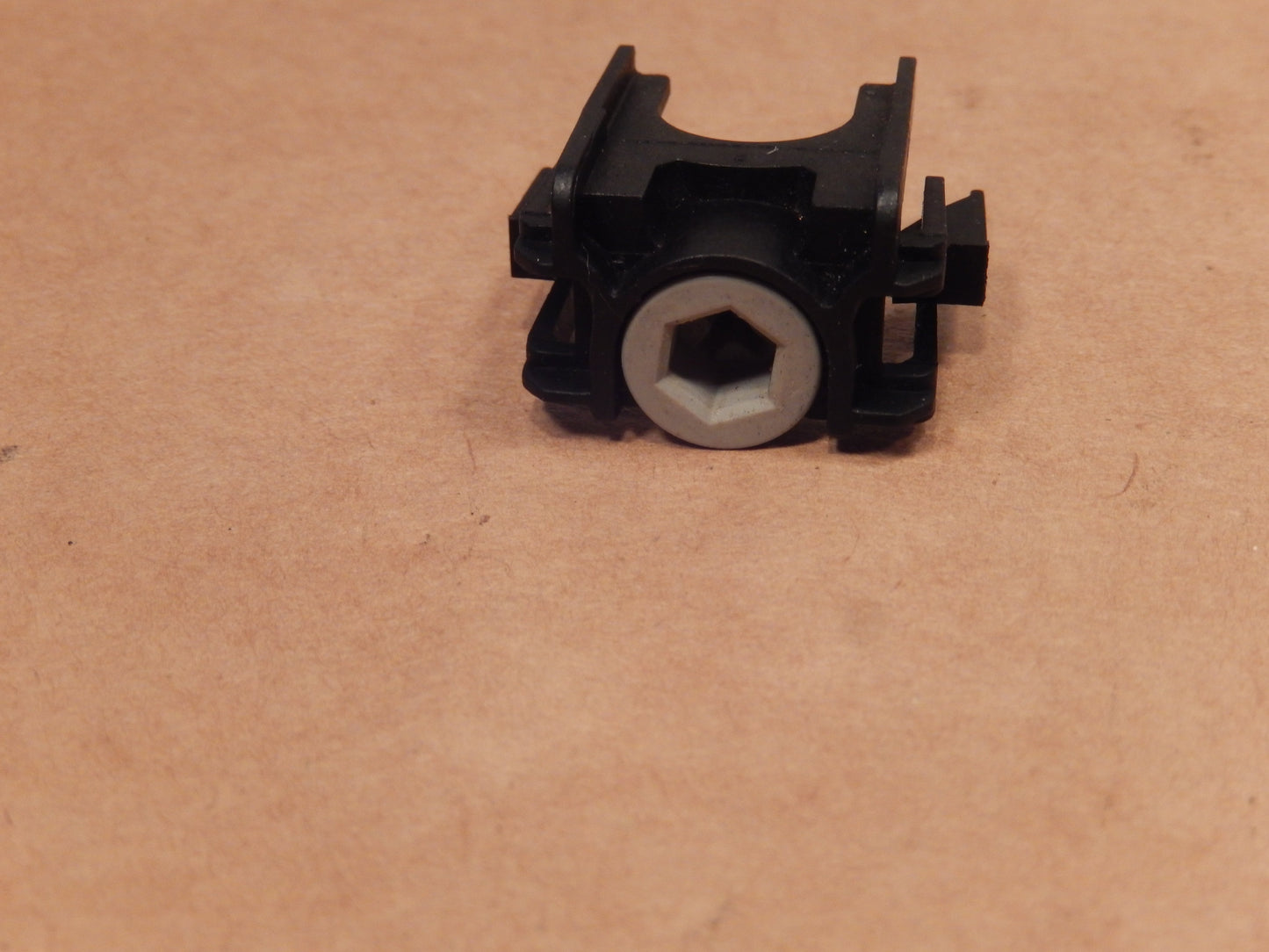 Maserati OEM 2014 - 2017 Ghibli and Quattroporte M - 139 Passenger Side Head Light Adjuster Gear and Cage