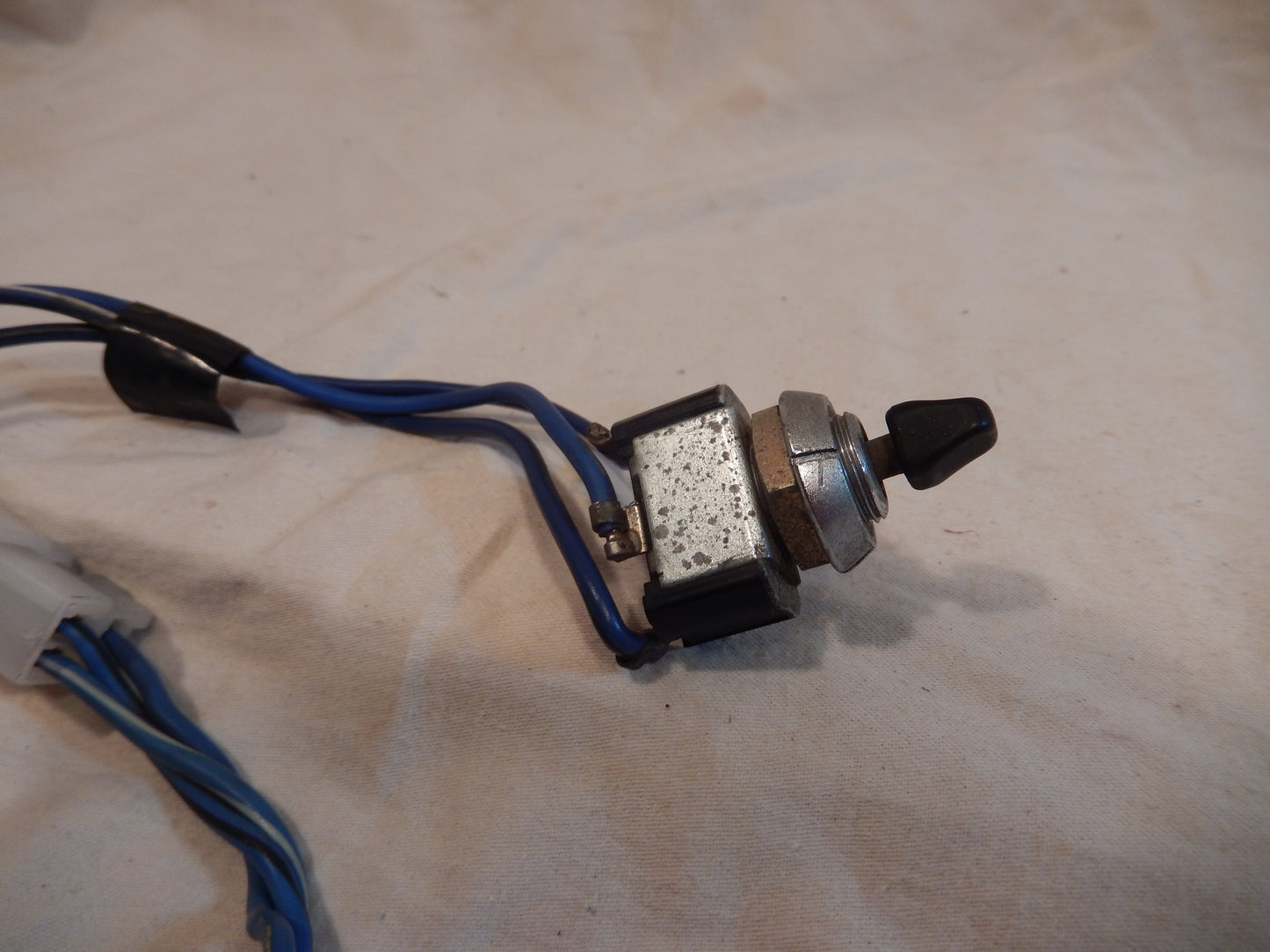 Datsun 240Z-280Z Antenna Toggle Switch