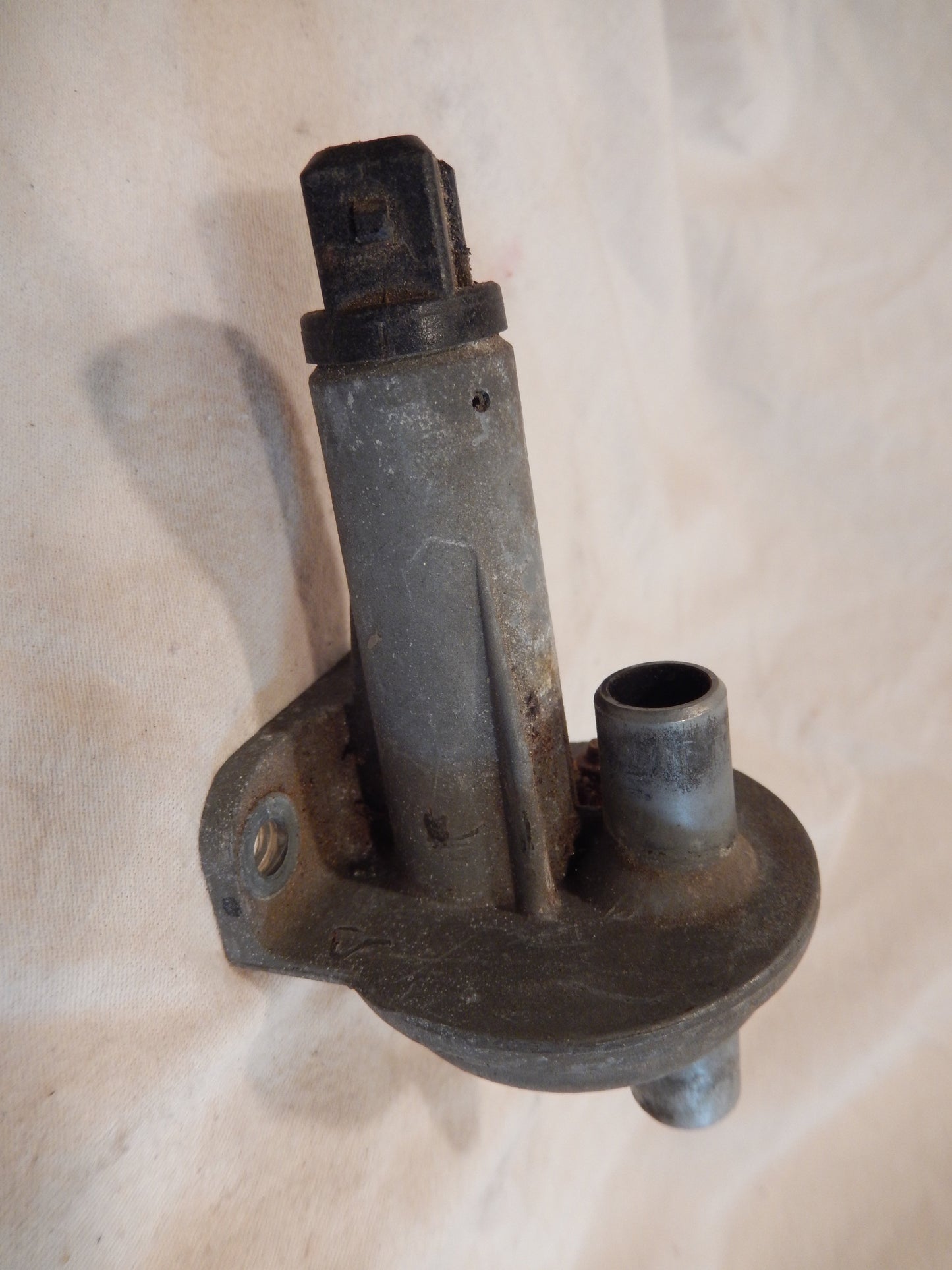 Datsun 280ZX Vacuum Air Valve