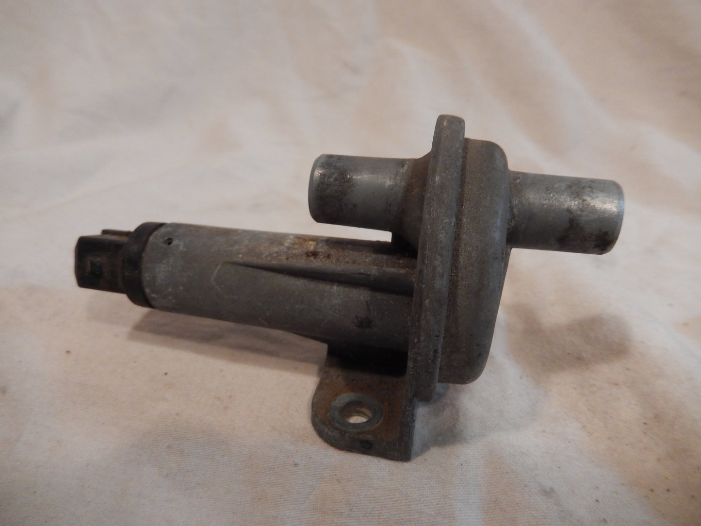 Datsun 280ZX Vacuum Air Valve