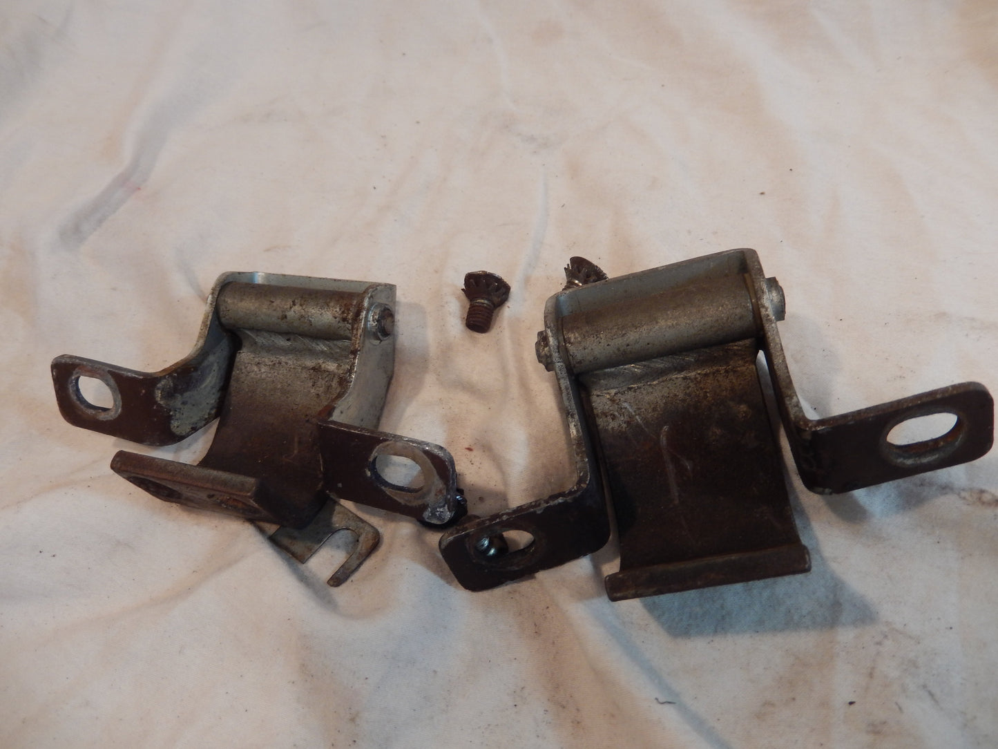 Datsun 240Z-280Z Pair of Rear Hatch Hinges