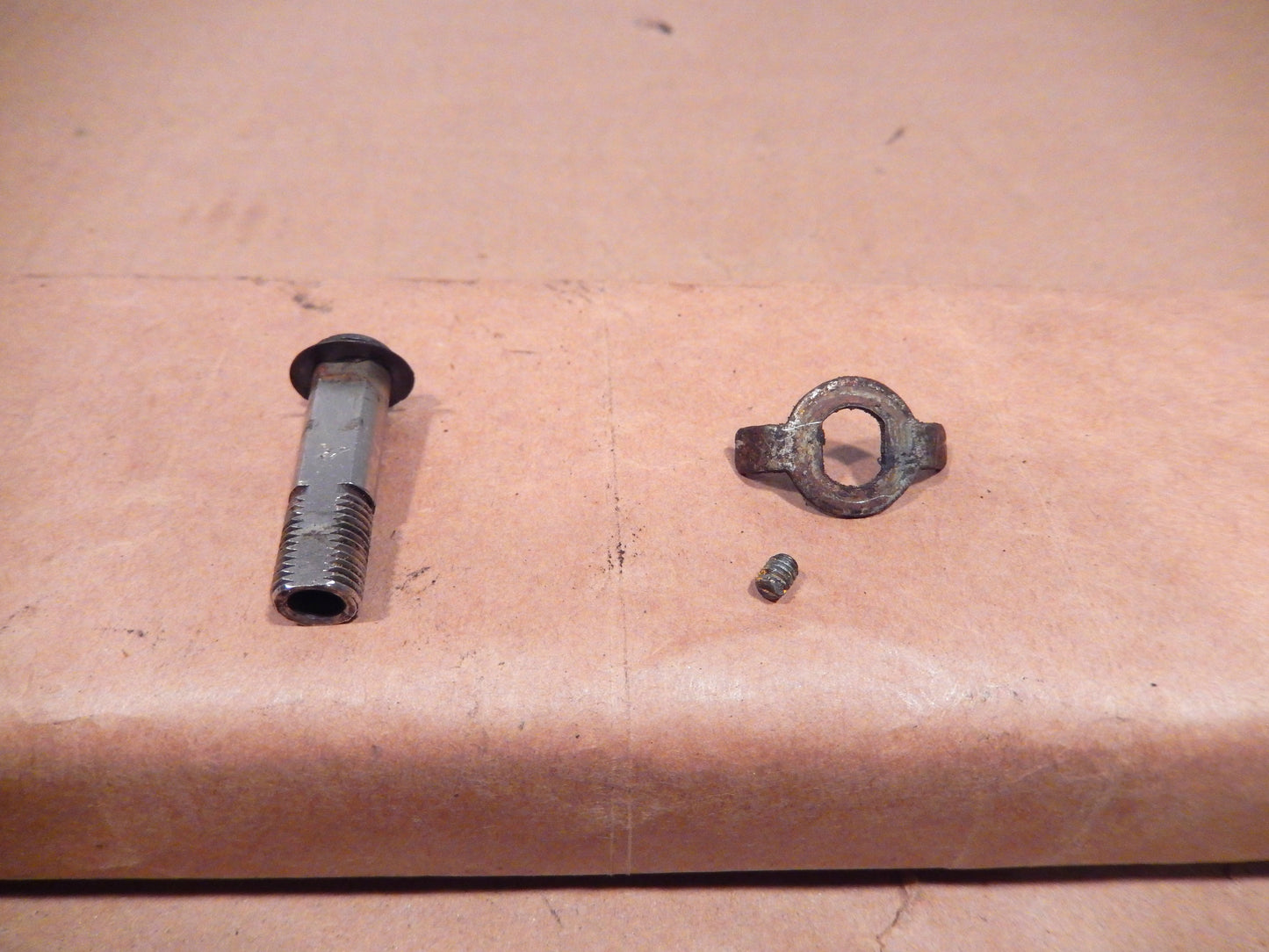 Datsun 240Z Antenna Spool Spindle and Gear Key