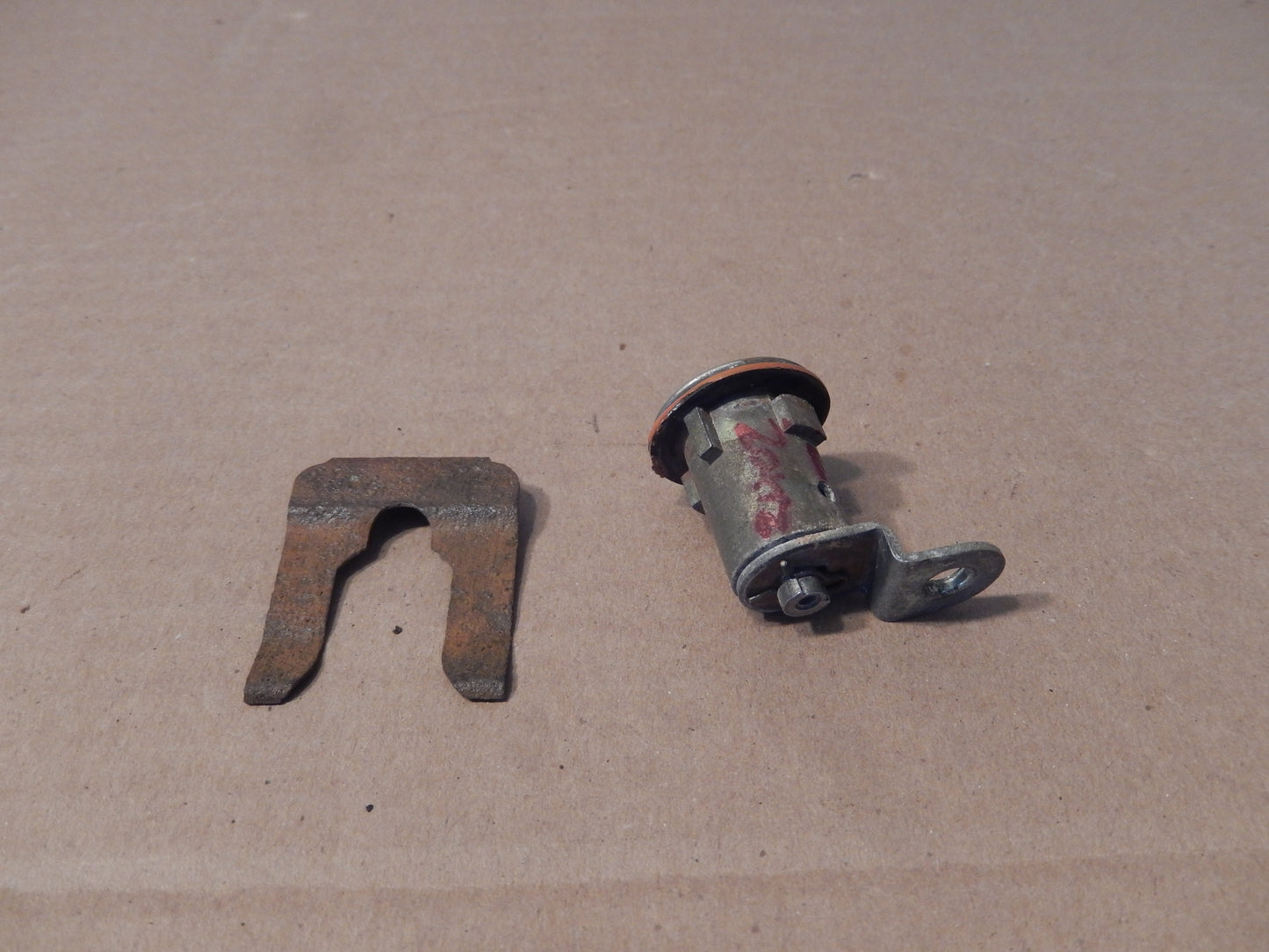 Datsun 240Z Passengers Door Lock + Clip