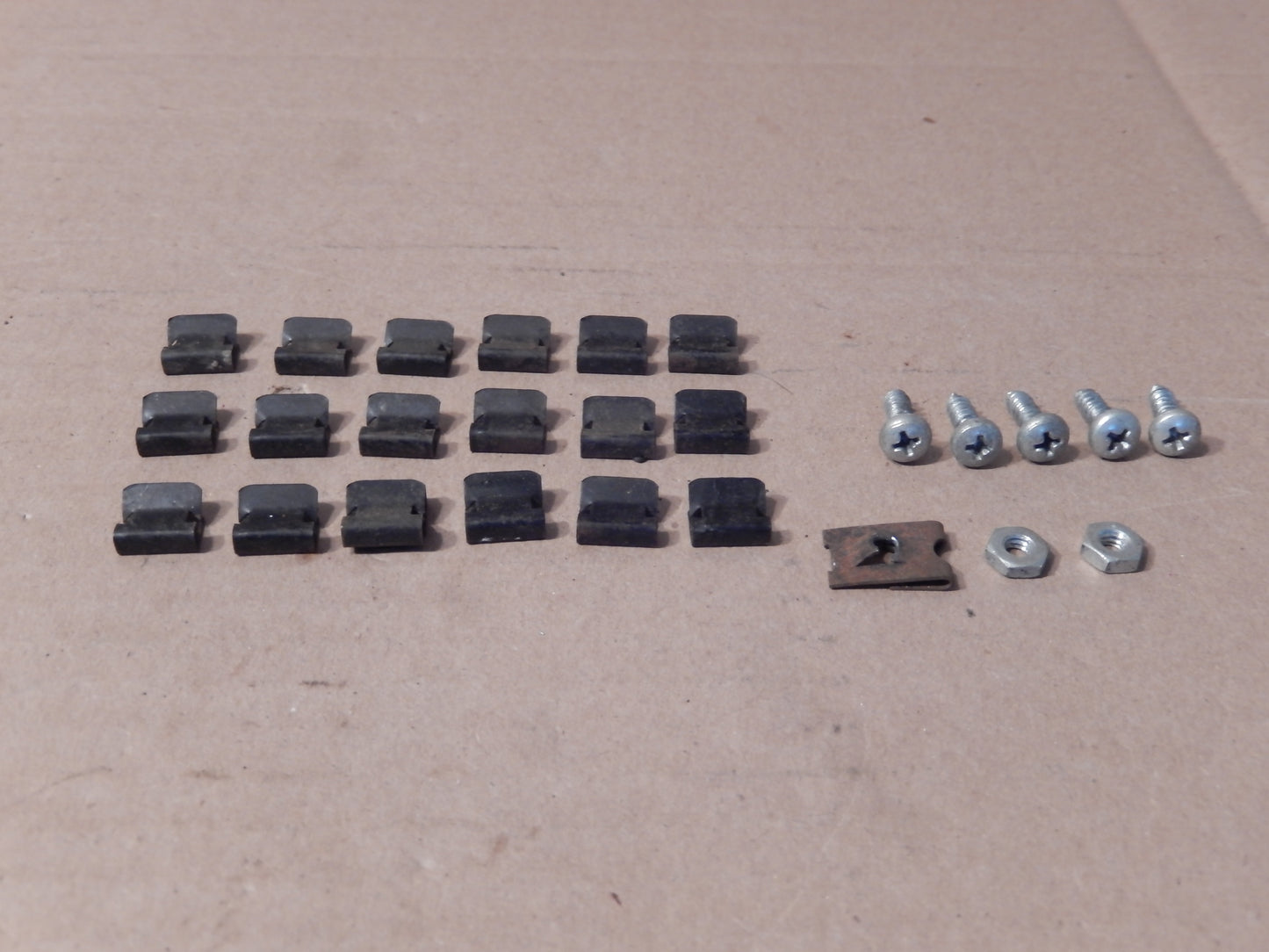 Volvo P1800S Dashboard Clips + Screws