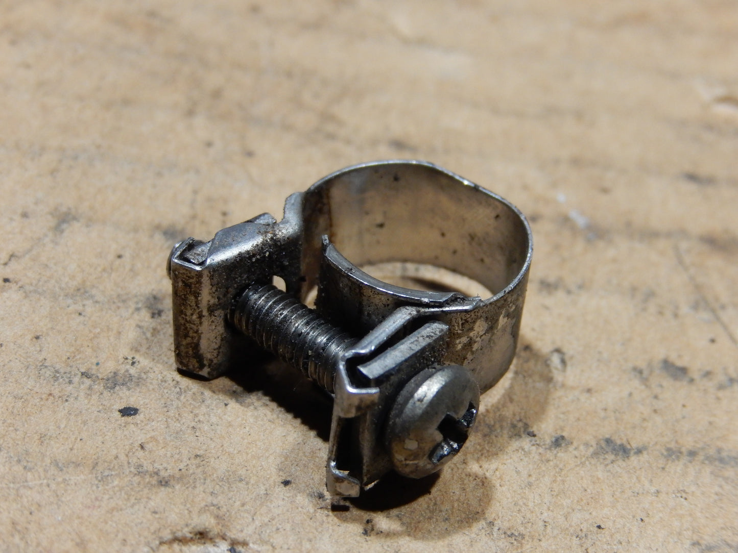 Datsun 280ZX Fuel Rail Hose Clamps