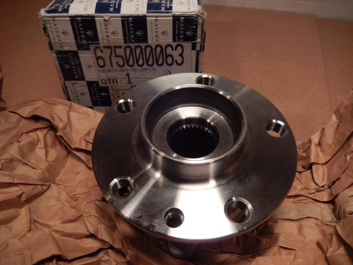 Maserati Quattroporte M-156 2013 - 18 NEW Rear Wheel Hub # 675000063