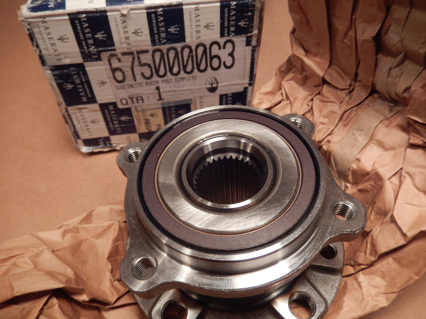 Maserati Quattroporte M-156 2013 - 18 NEW Rear Wheel Hub # 675000063