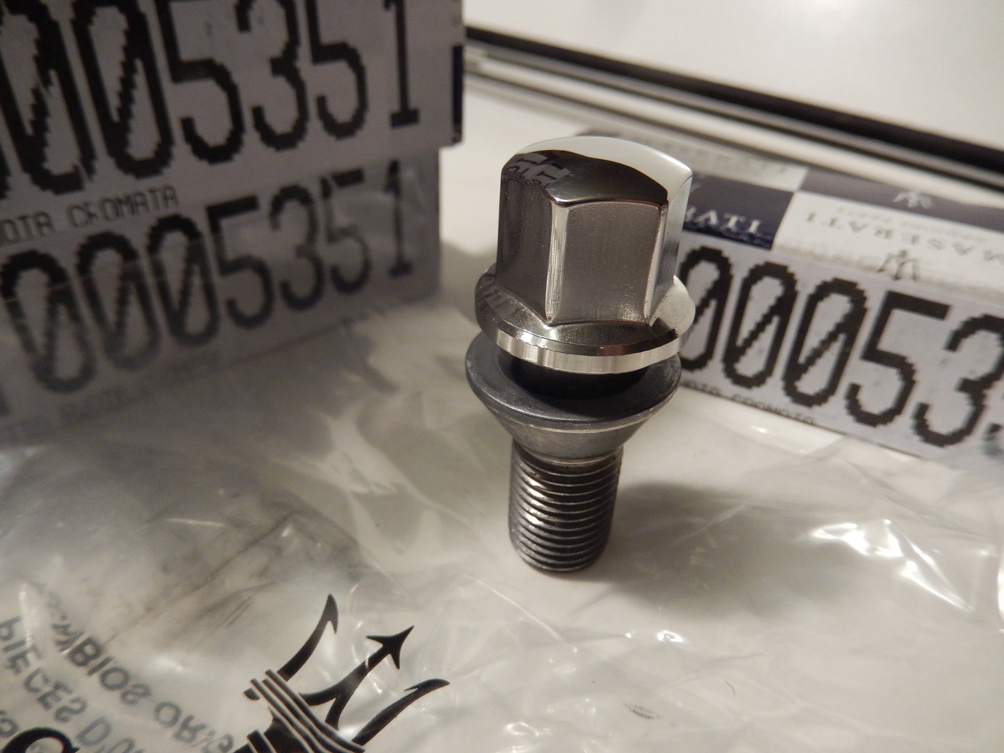 Maserati Quattroporte Ghibli 2014 - 18 NEW Set of Five Polished Lug Nuts # 670005351