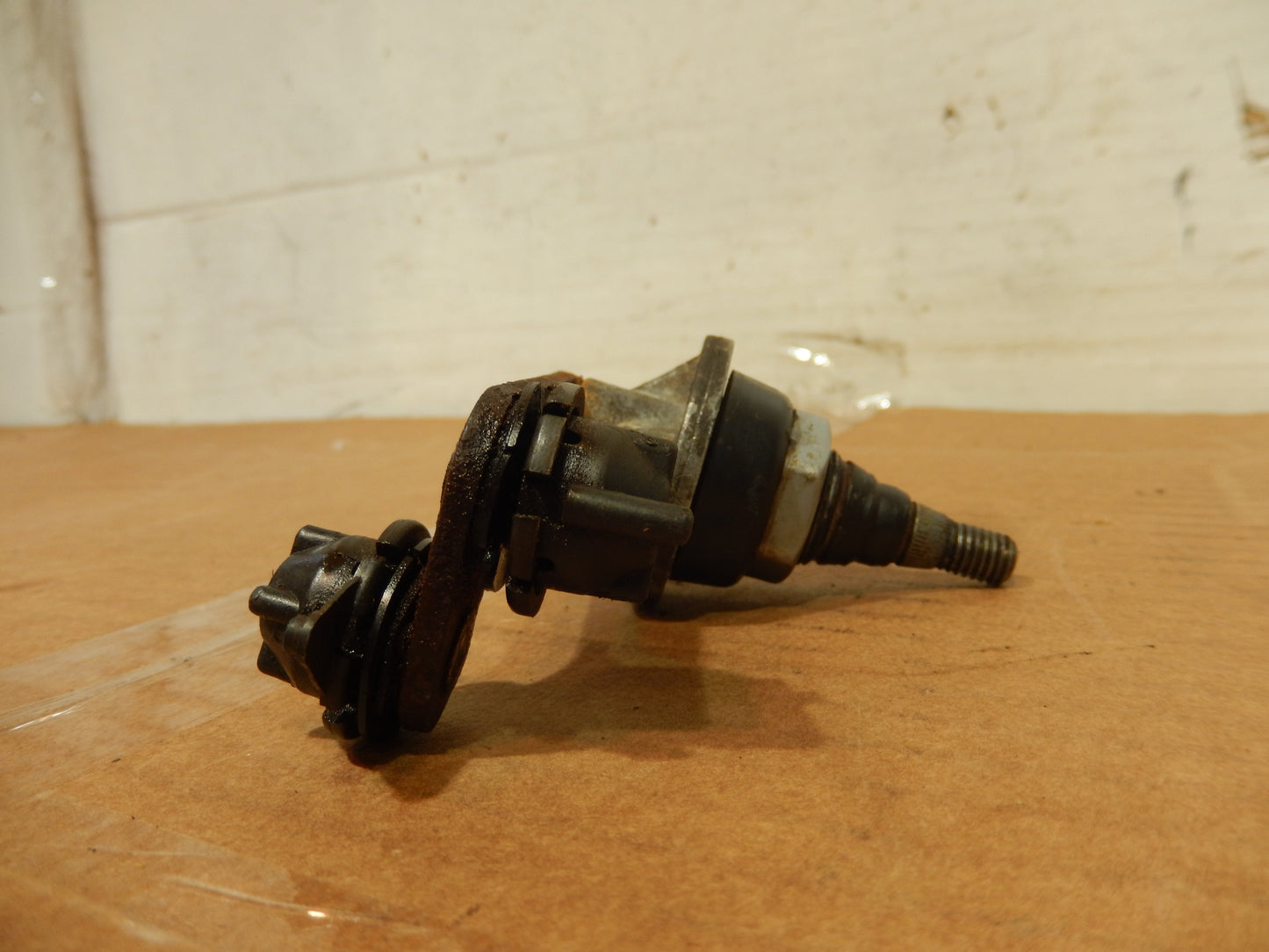 Datsun 280ZX Left Side Windshield Wiper Crank - Complete Assembly
