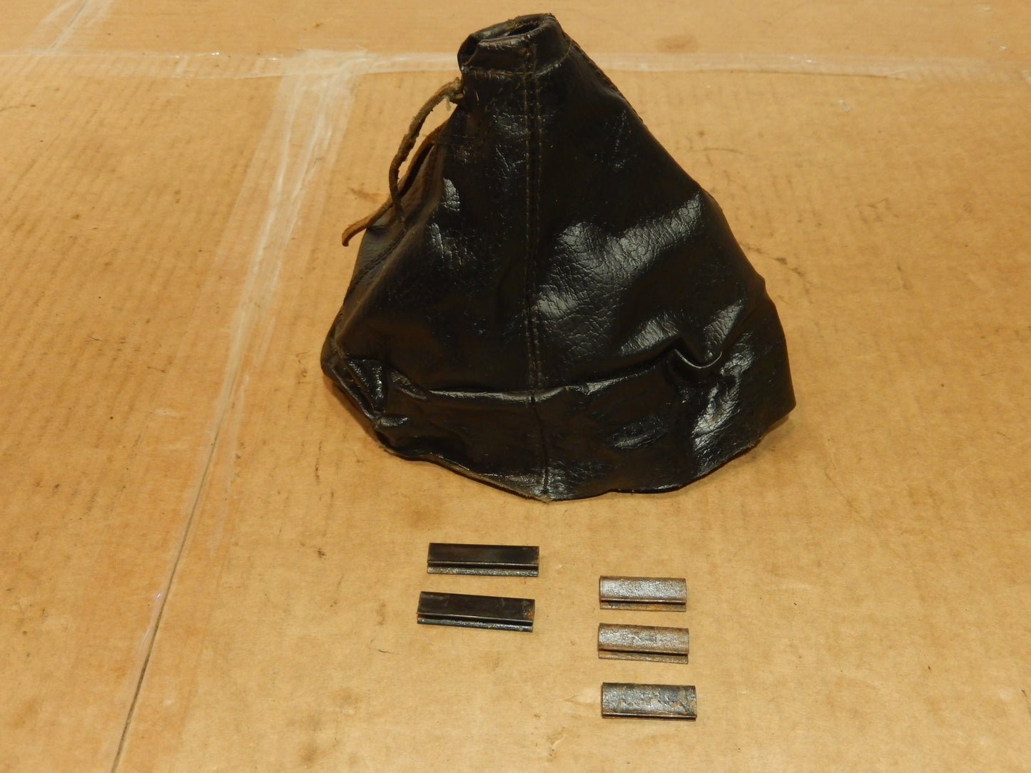 Datsun 240Z - 280Z - 280ZX Shift Boot + Boot Clips