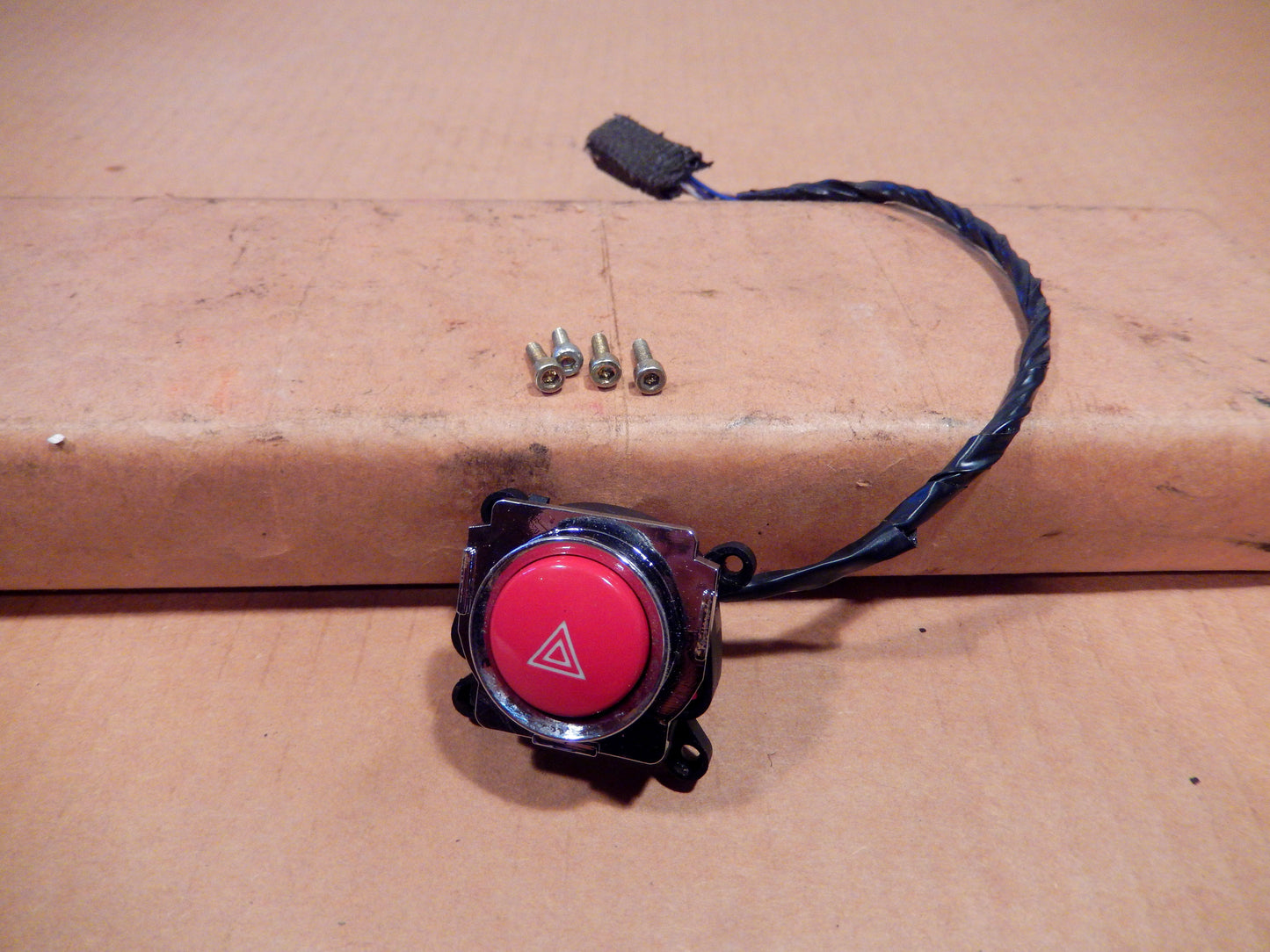 Maserati Quattroporte M139 Center Console Safety Flasher Switch