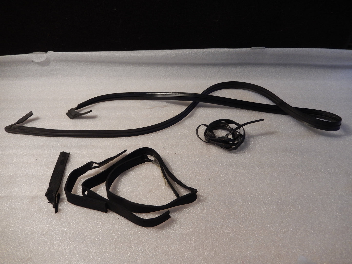 Maserati Quattroporte Exterior Hood / Windshield Seals