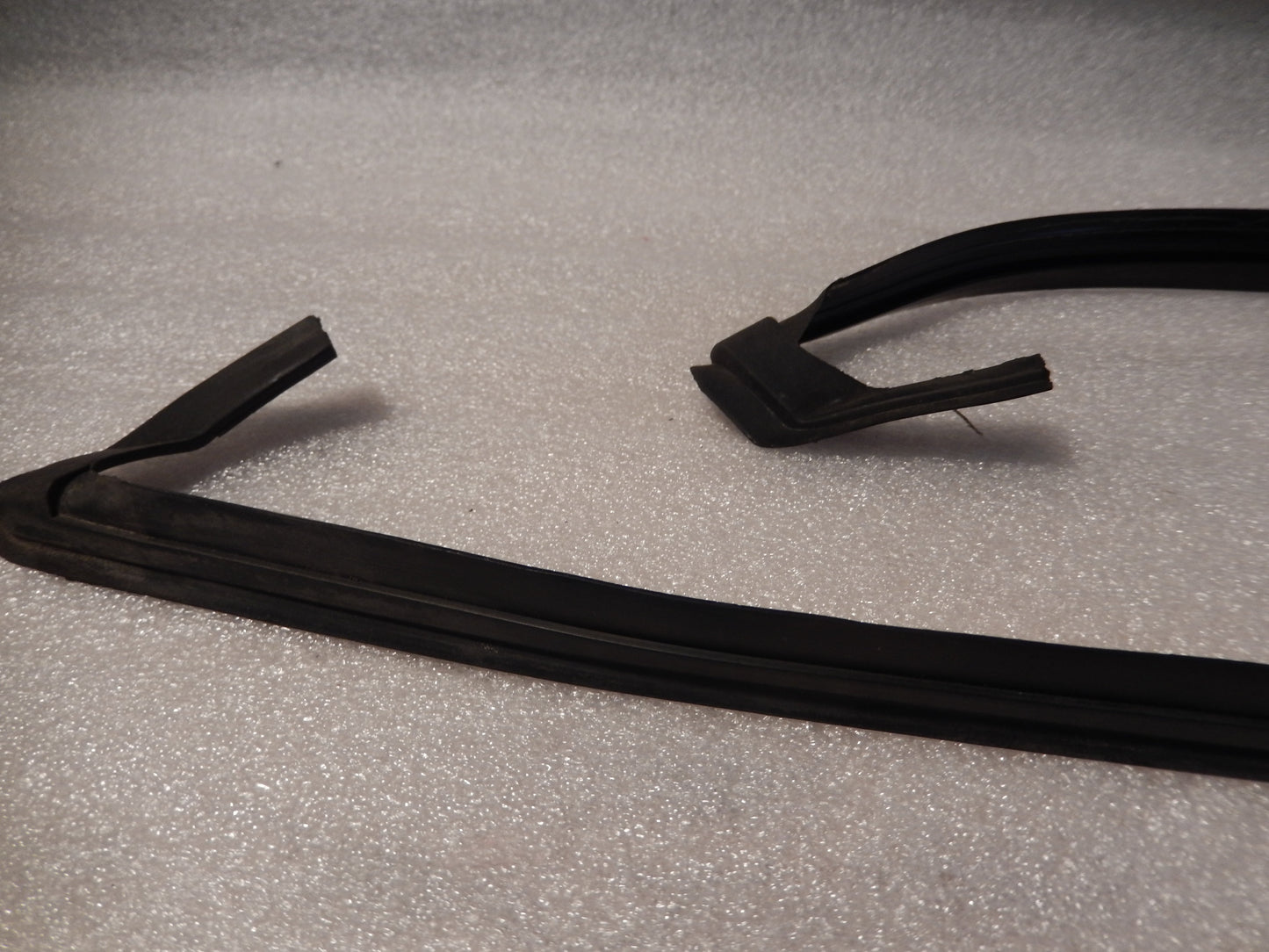 Maserati Quattroporte Exterior Hood / Windshield Seals