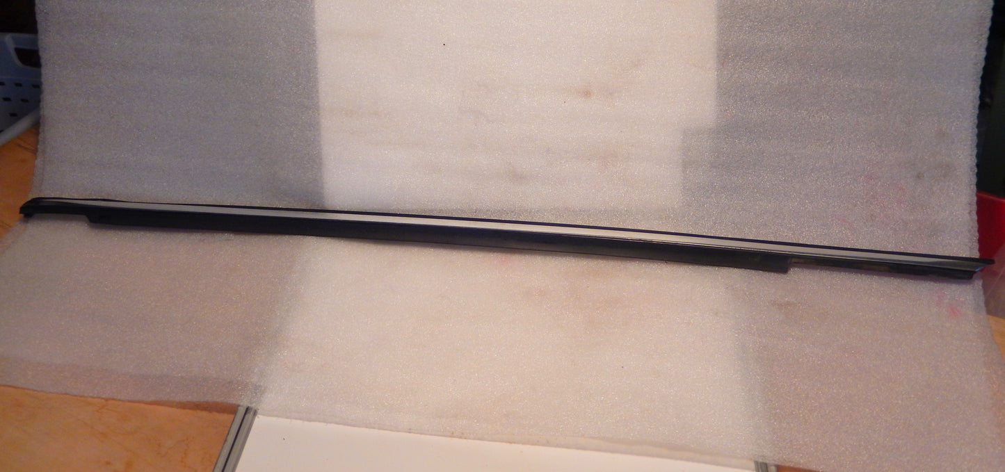 Maserati Quattroporte M139 Exterior Driver Door Window Seal and Trim