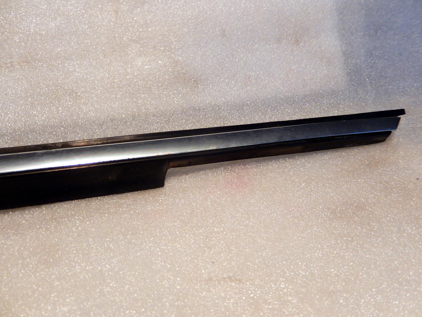 Maserati Quattroporte M139 Exterior Driver Door Window Seal and Trim