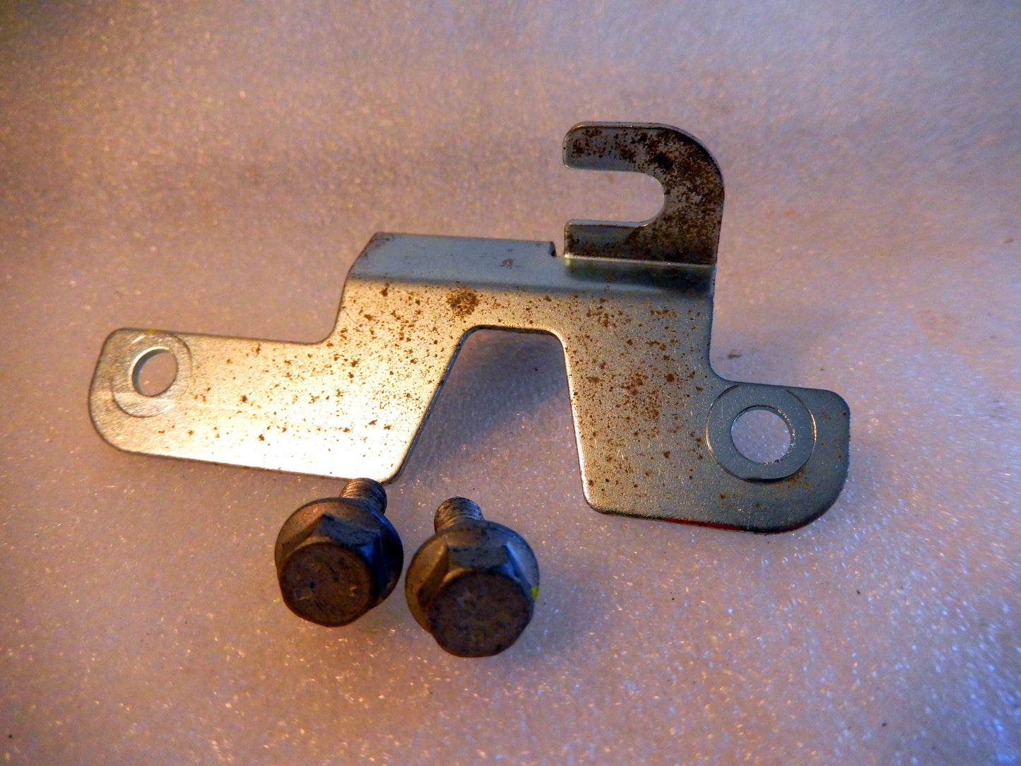Maserati Quattroporte M139 Trunk "Exit" Cable Bracket and Fasteners