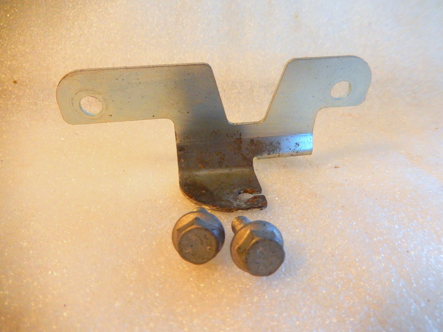 Maserati Quattroporte M139 Trunk "Exit" Cable Bracket and Fasteners