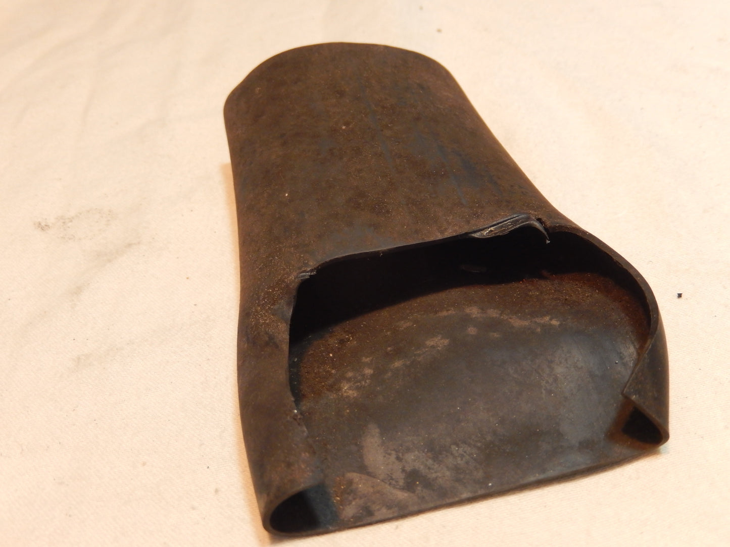 Datsun 260Z-280Z Center Dashboard to Tunnel Bracket Guard