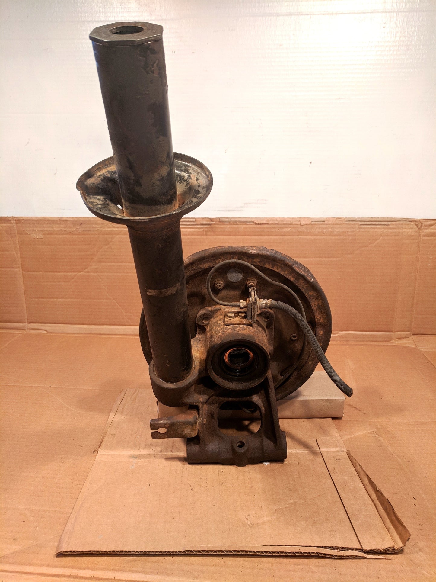 Datsun 240Z Driver's Rear Strut and Hub Assembly