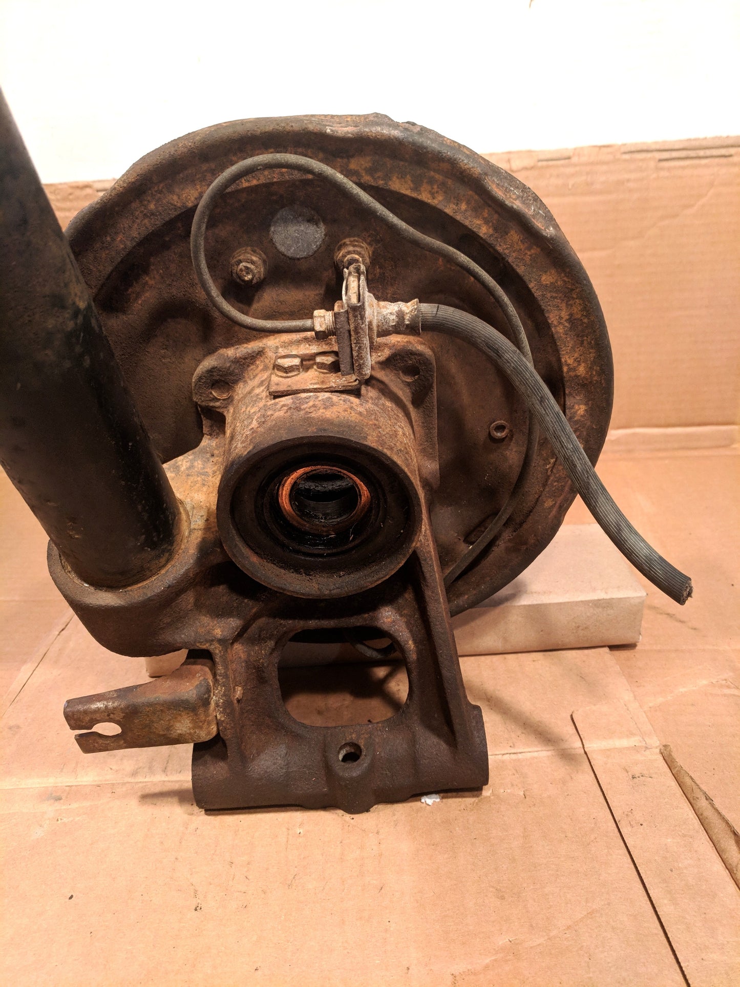 Datsun 240Z Driver's Rear Strut and Hub Assembly