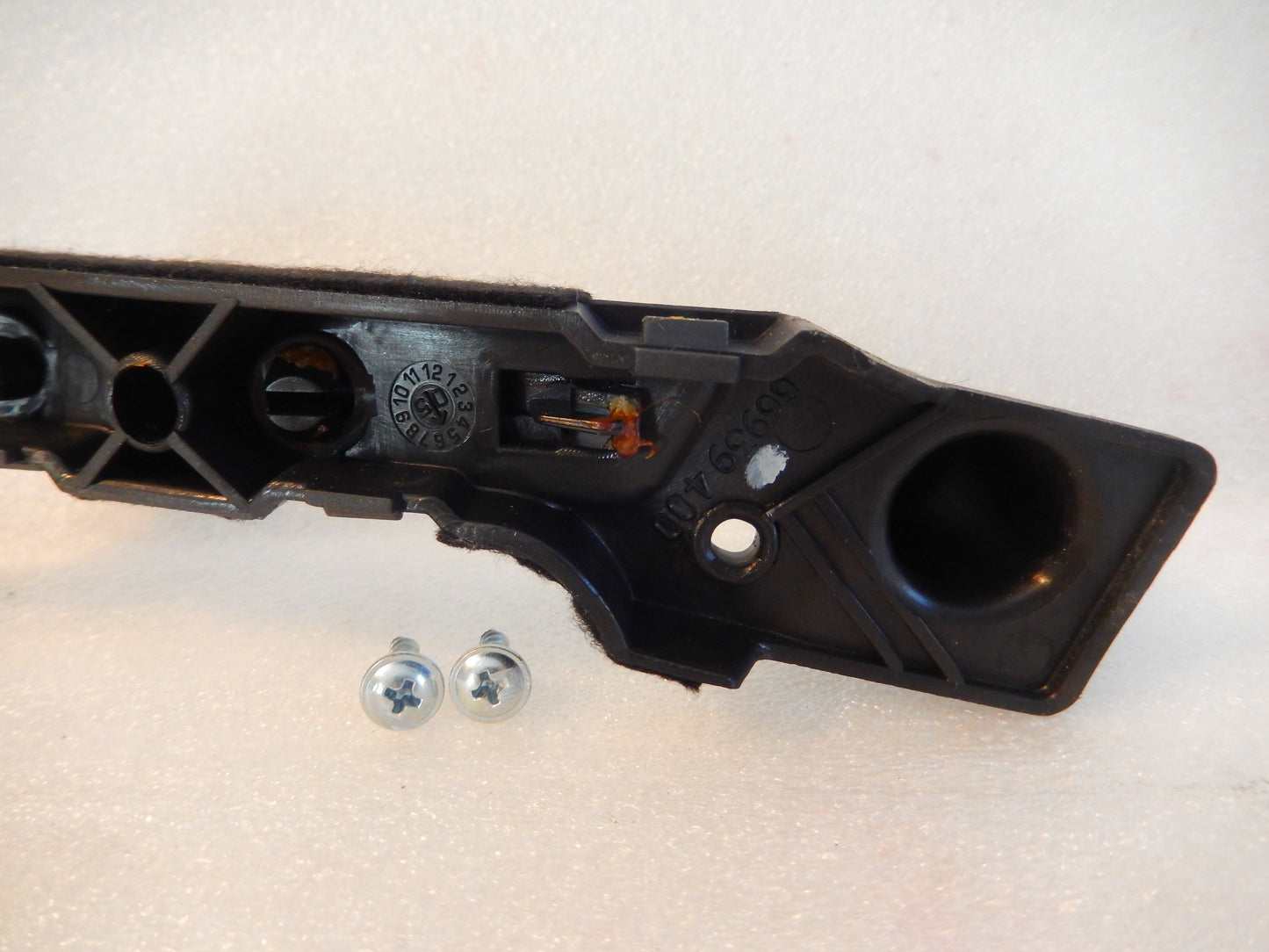 Maserati Quattroporte M139 Front Passenger Door Grab Handle Mount Post