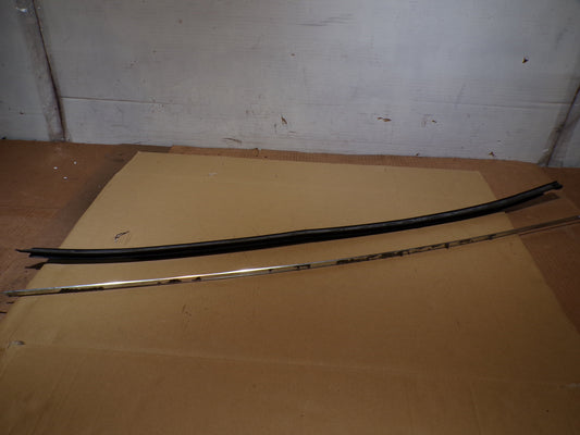 Maserati Quattroporte M-139 Front Drivers Door Window Scraper + Trim