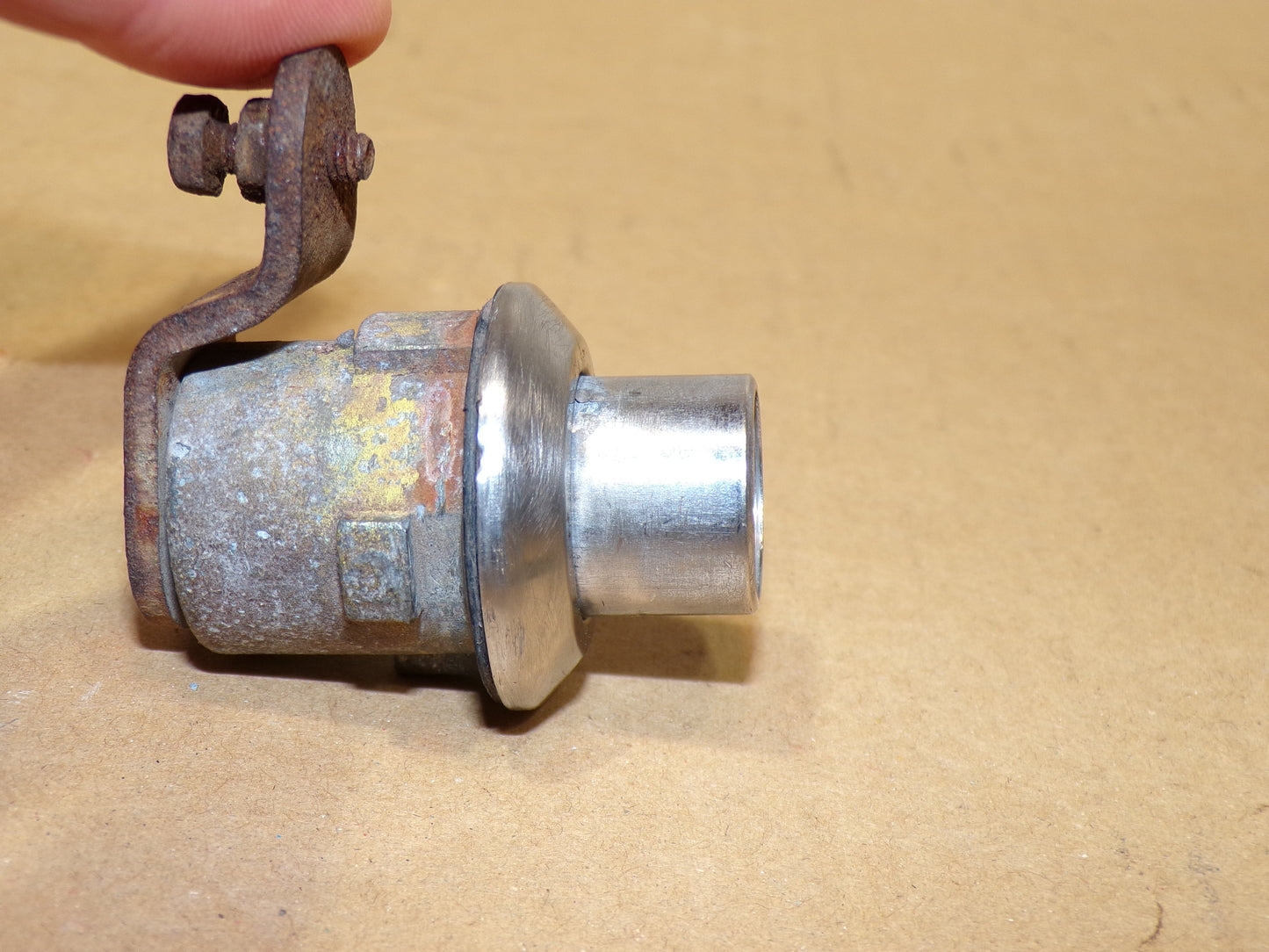 Datsun 240Z Rear Hatch Lock + Mount Clip