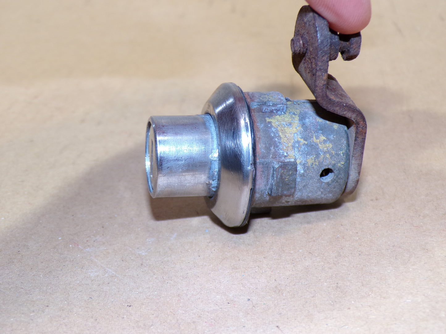Datsun 240Z Rear Hatch Lock + Mount Clip