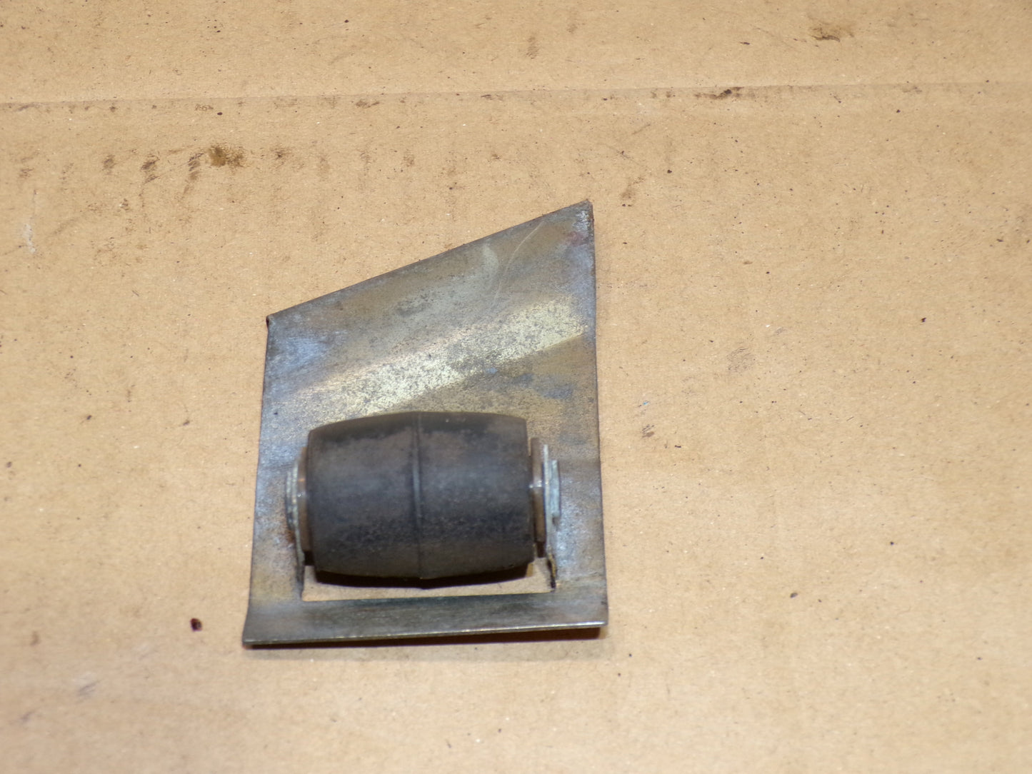 Datsun 240Z Passenger Door Glass Roller