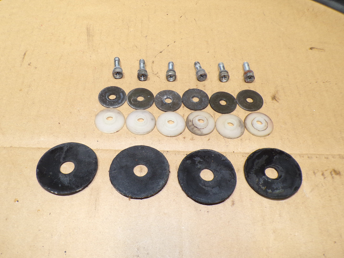 Datsun 240Z Series One Window Mount + Seal Kit
