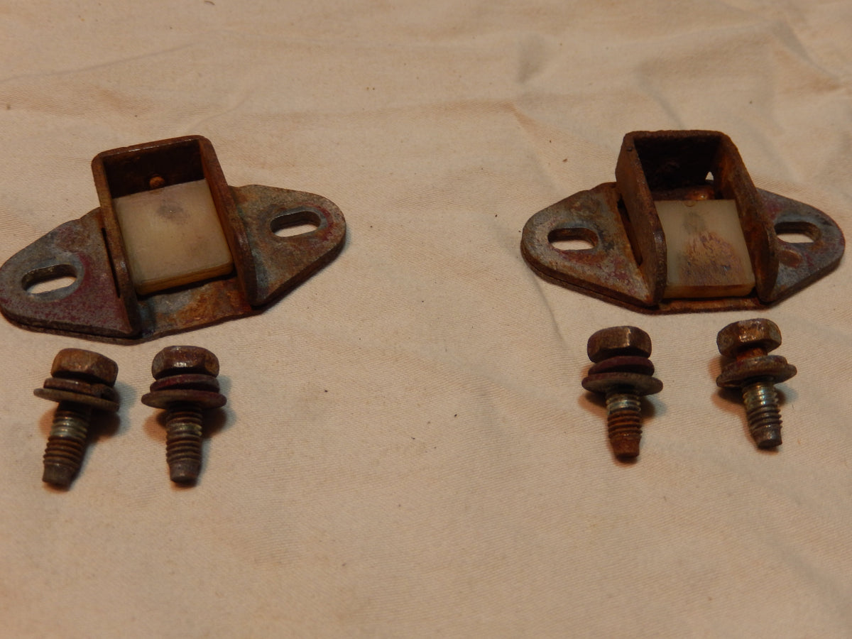 240z Rear Springs Datsun 240Z Rear Hatch Spring Guide Pair – Joeyz Datsun