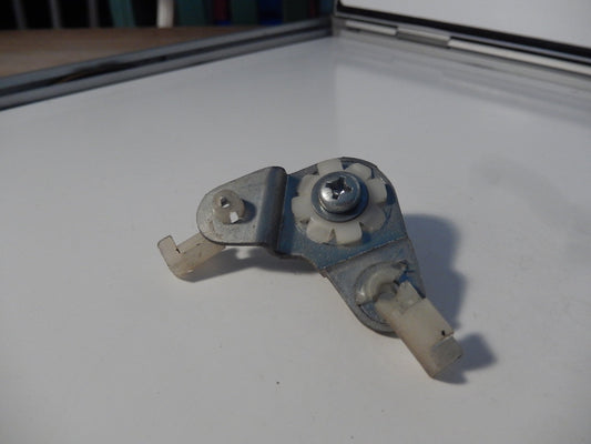 Datsun 280ZX Passenger Door Lock Rod Lever