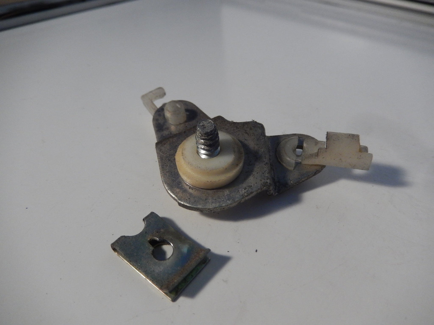 Datsun 280ZX Driver Door Lock Rod Lever