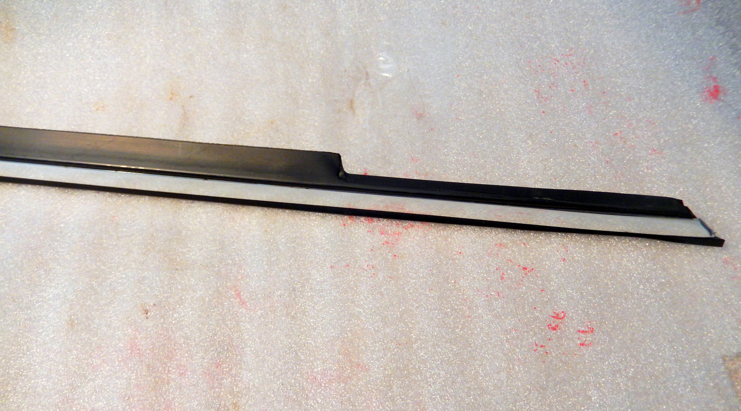 Maserati Quattroporte Front Passenger Door Exterior Window Scraper