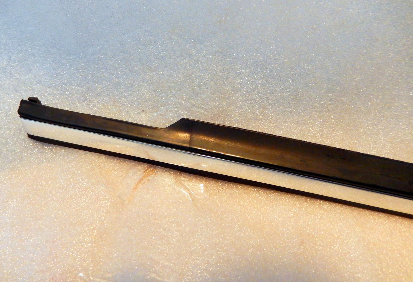 Maserati Quattroporte Front Passenger Door Exterior Window Scraper