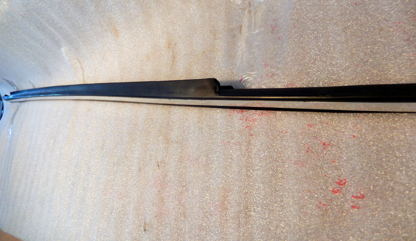 Maserati Quattroporte Front Passenger Door Exterior Window Scraper