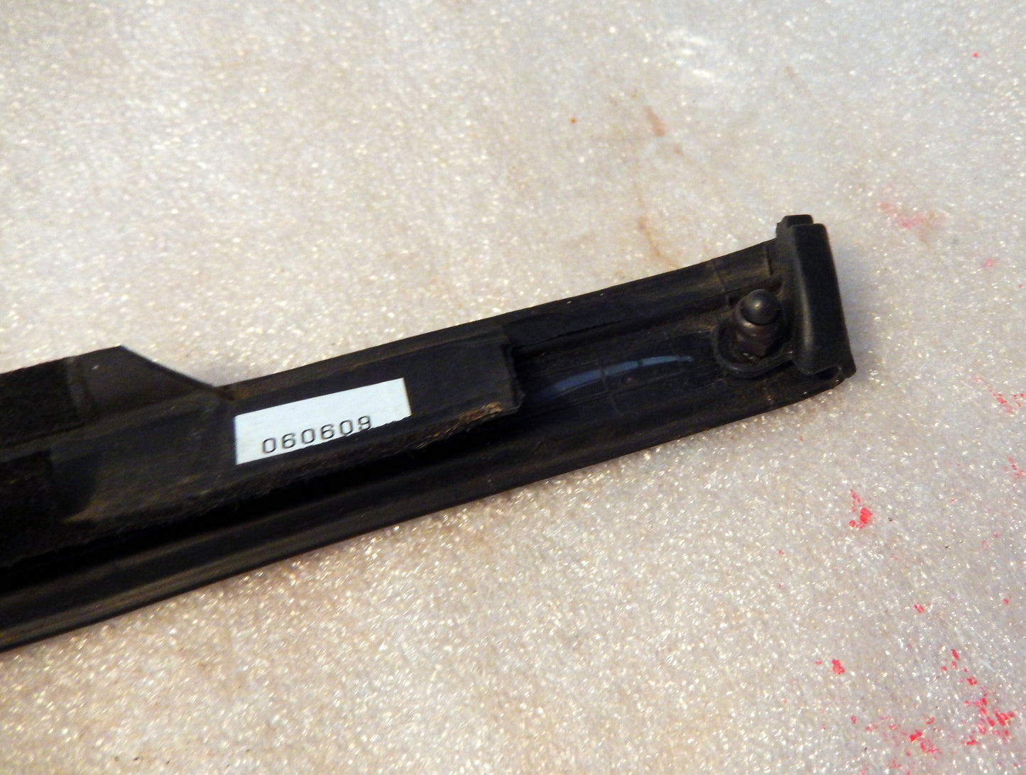 Maserati Quattroporte Front Passenger Door Exterior Window Scraper