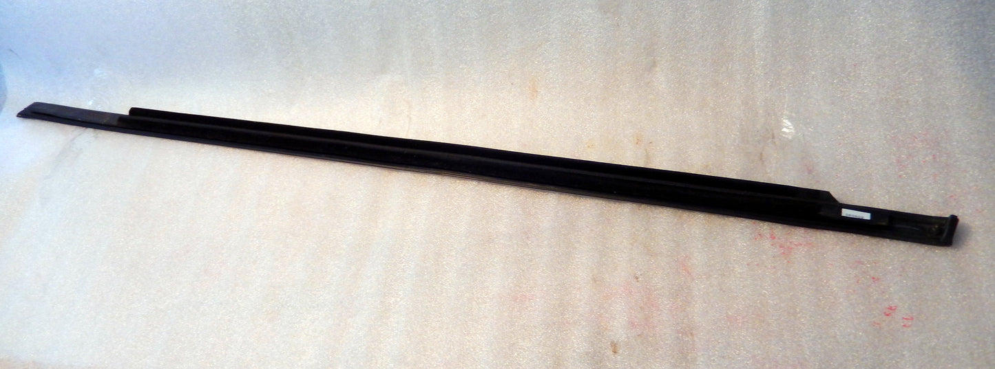 Maserati Quattroporte Front Passenger Door Exterior Window Scraper