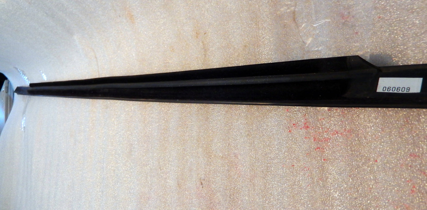 Maserati Quattroporte Front Passenger Door Exterior Window Scraper