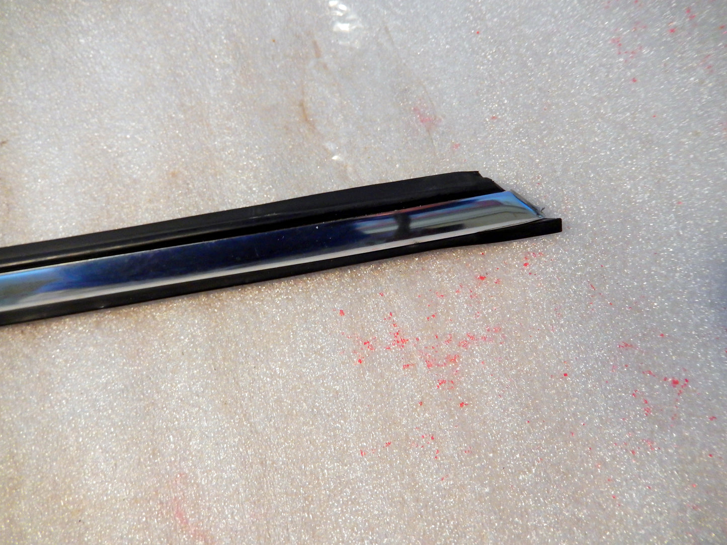 Maserati Quattroporte Front Passenger Door Exterior Window Scraper