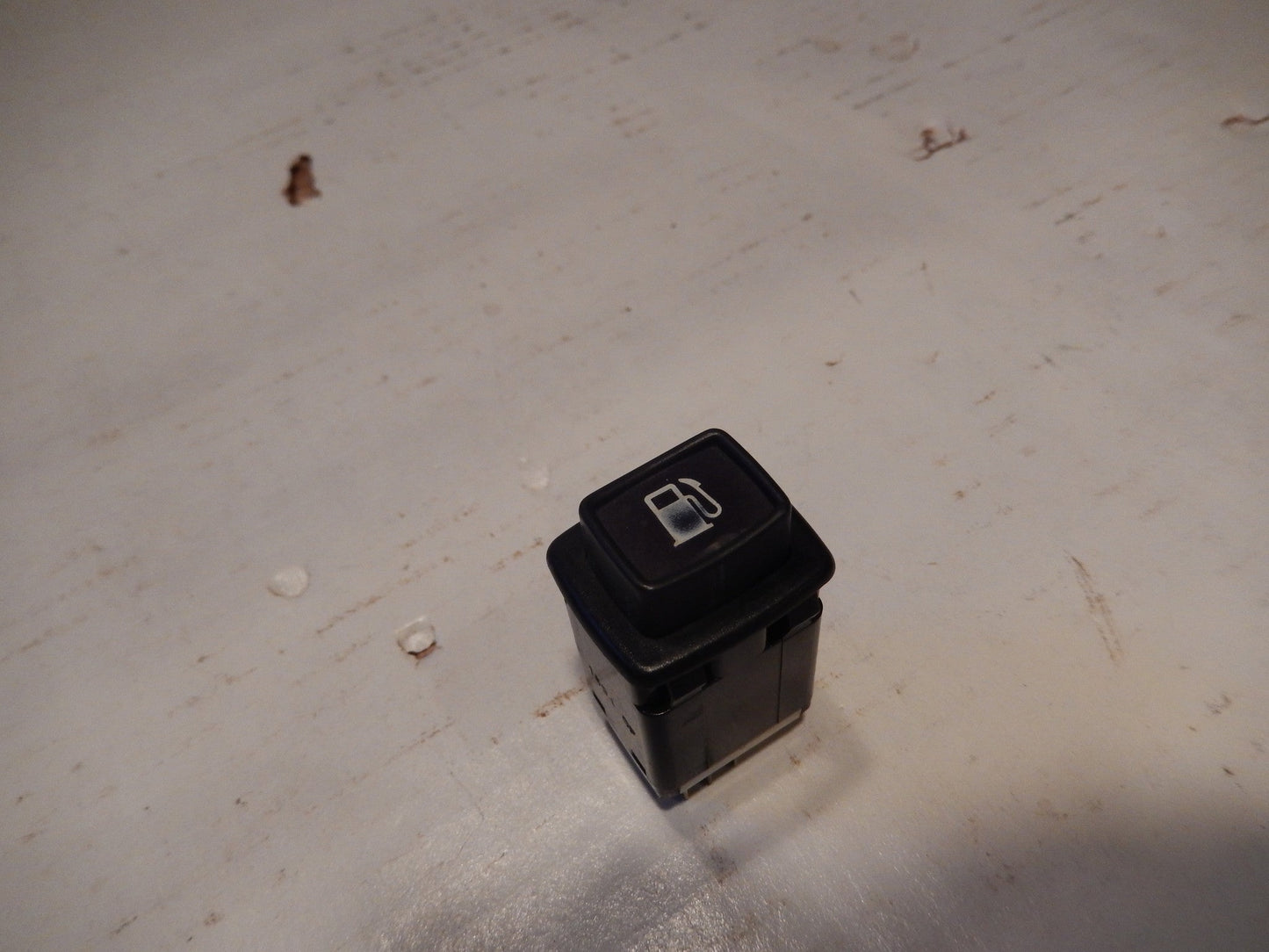 Maserati Quattroporte Three Console Gas Door Release Switch