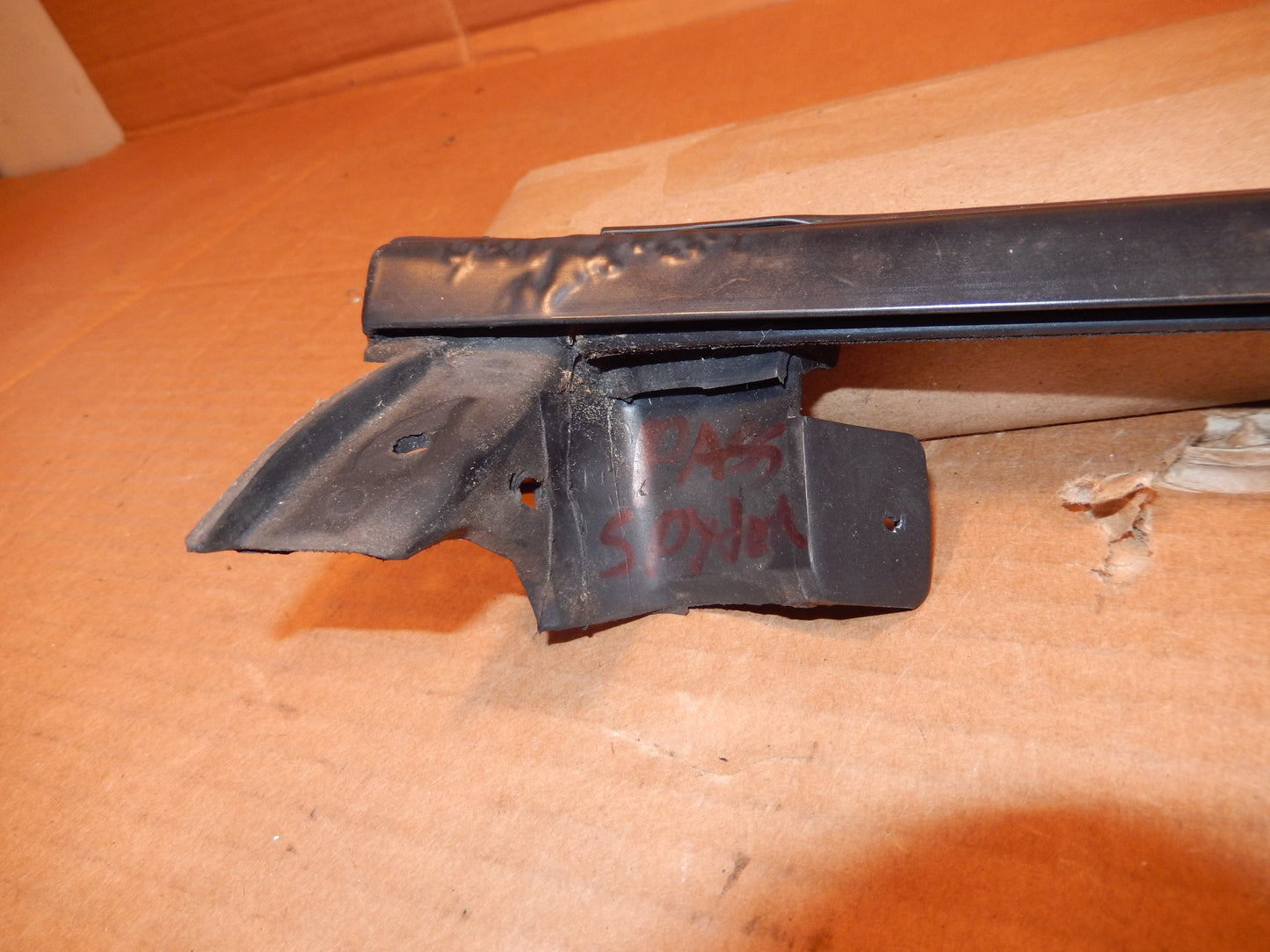 Maserati M138 Passengers Door Exterior Window Scraper