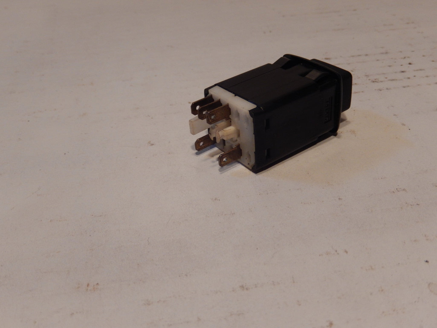 Maserati Quattroporte Three Console Trunk Open Switch