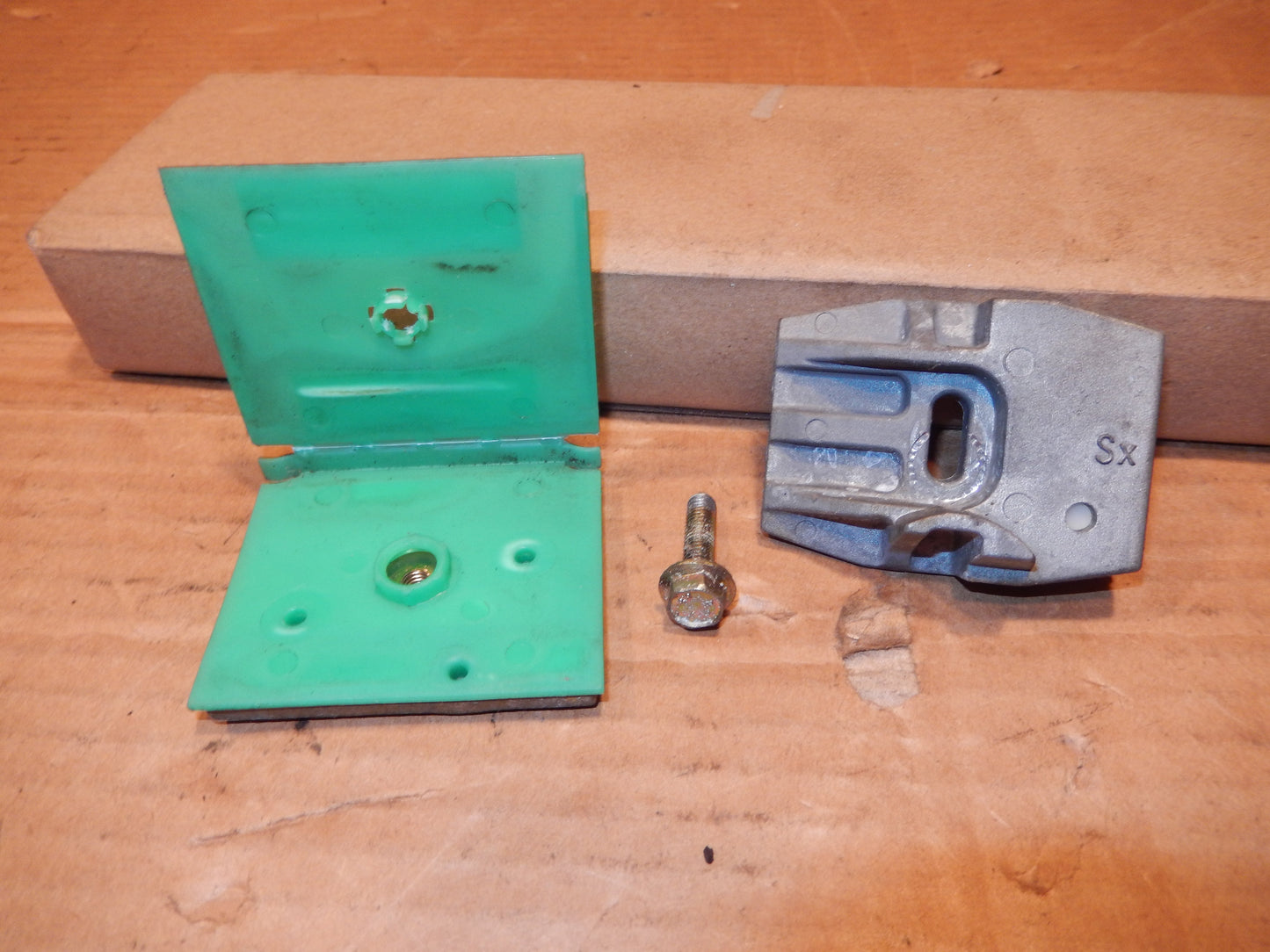 Maserati M138 Drivers Door Forward Regulator Glass Clamp