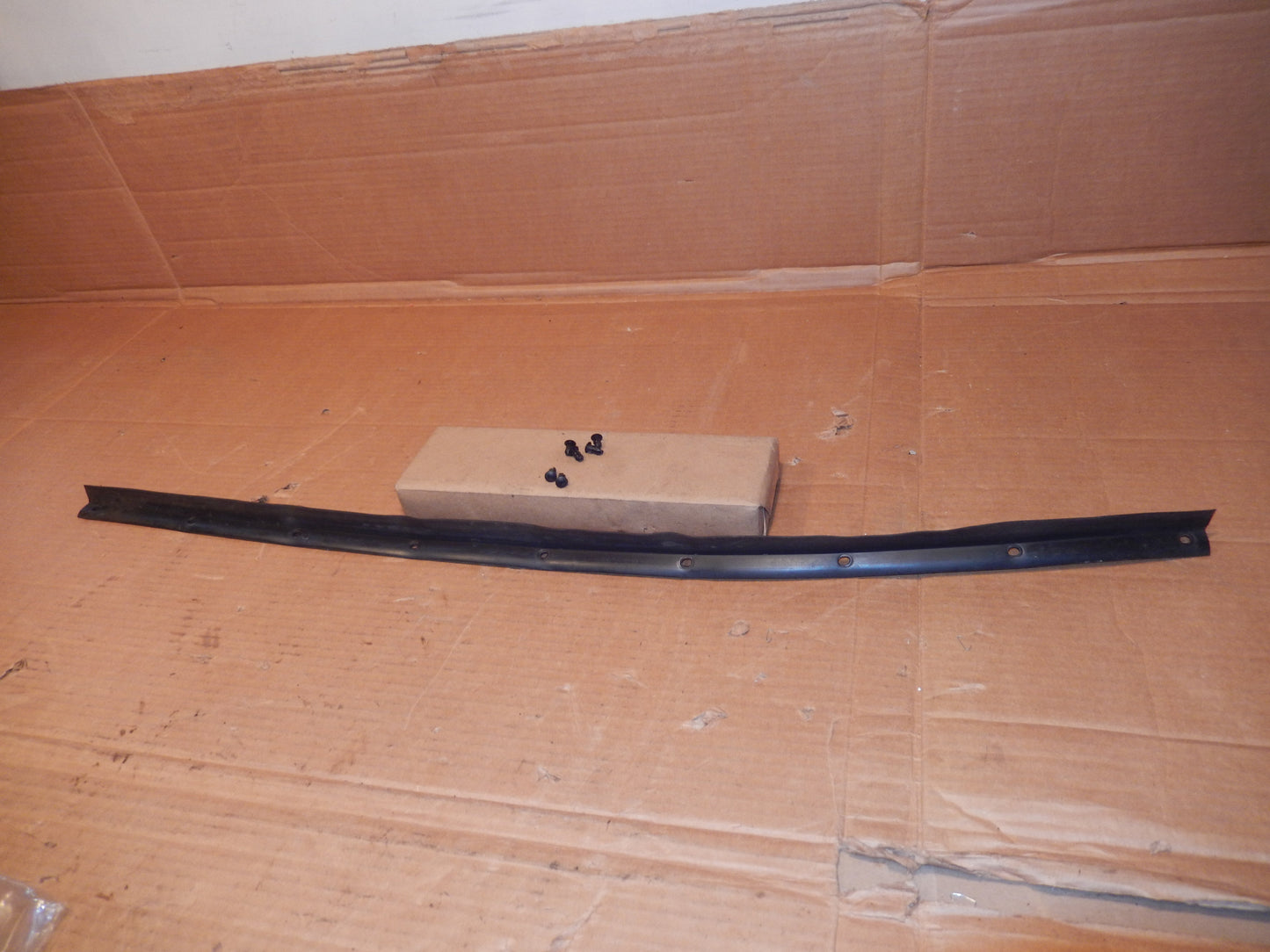 Maserati M138 Drivers Door Lower Edge Weather Seal