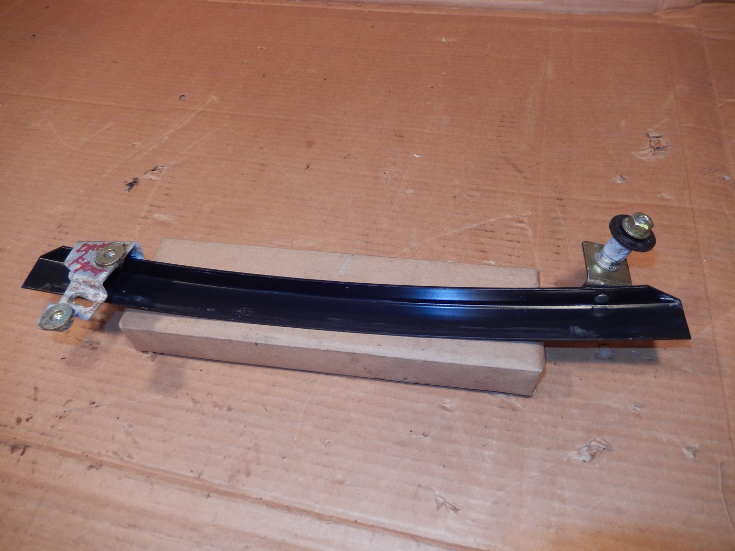 Maserati M138 Drivers Door Front Glass Rail