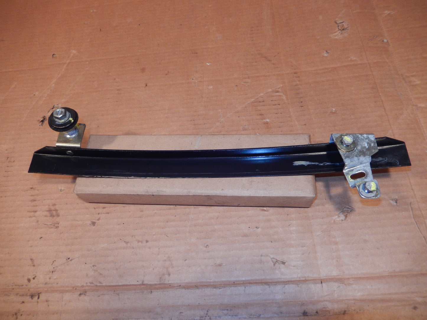 Maserati M138 Passengers Door Front Glass Rail