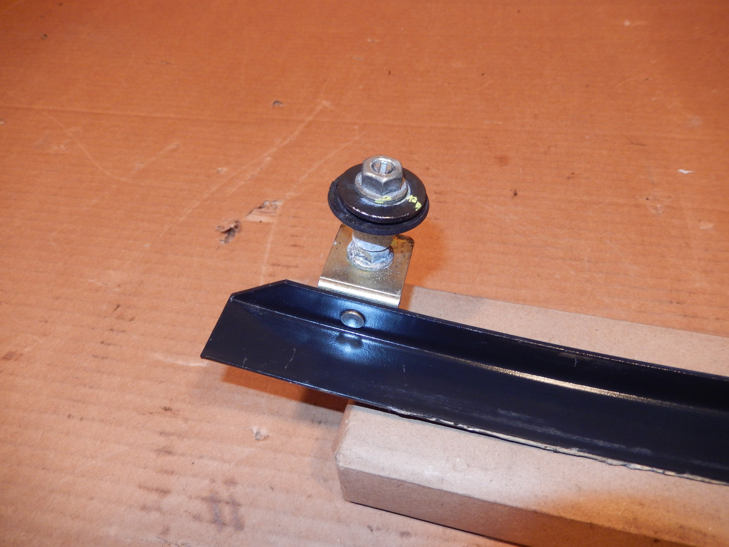 Maserati M138 Passengers Door Front Glass Rail