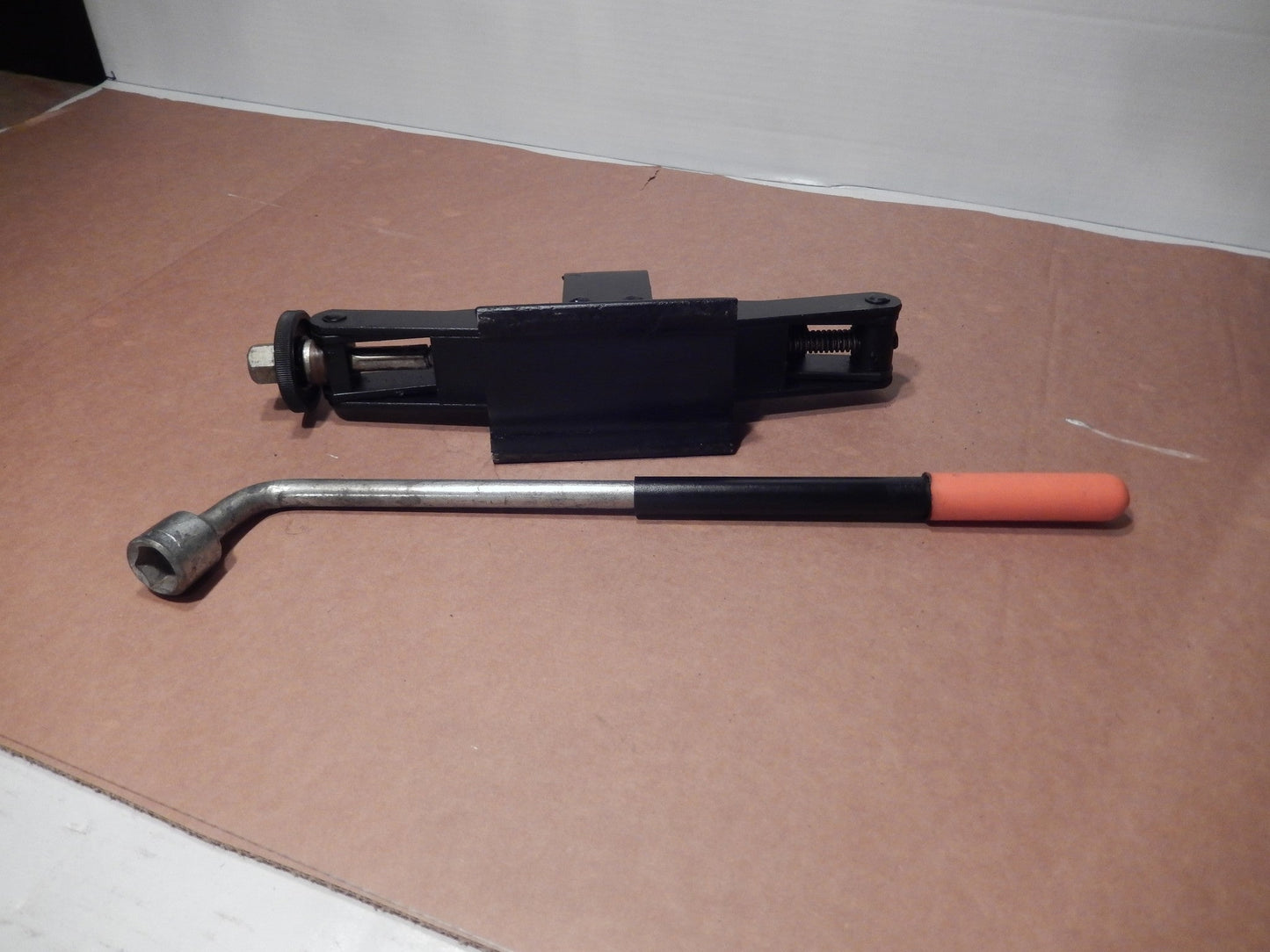 Maserati Jack and Tool Kit