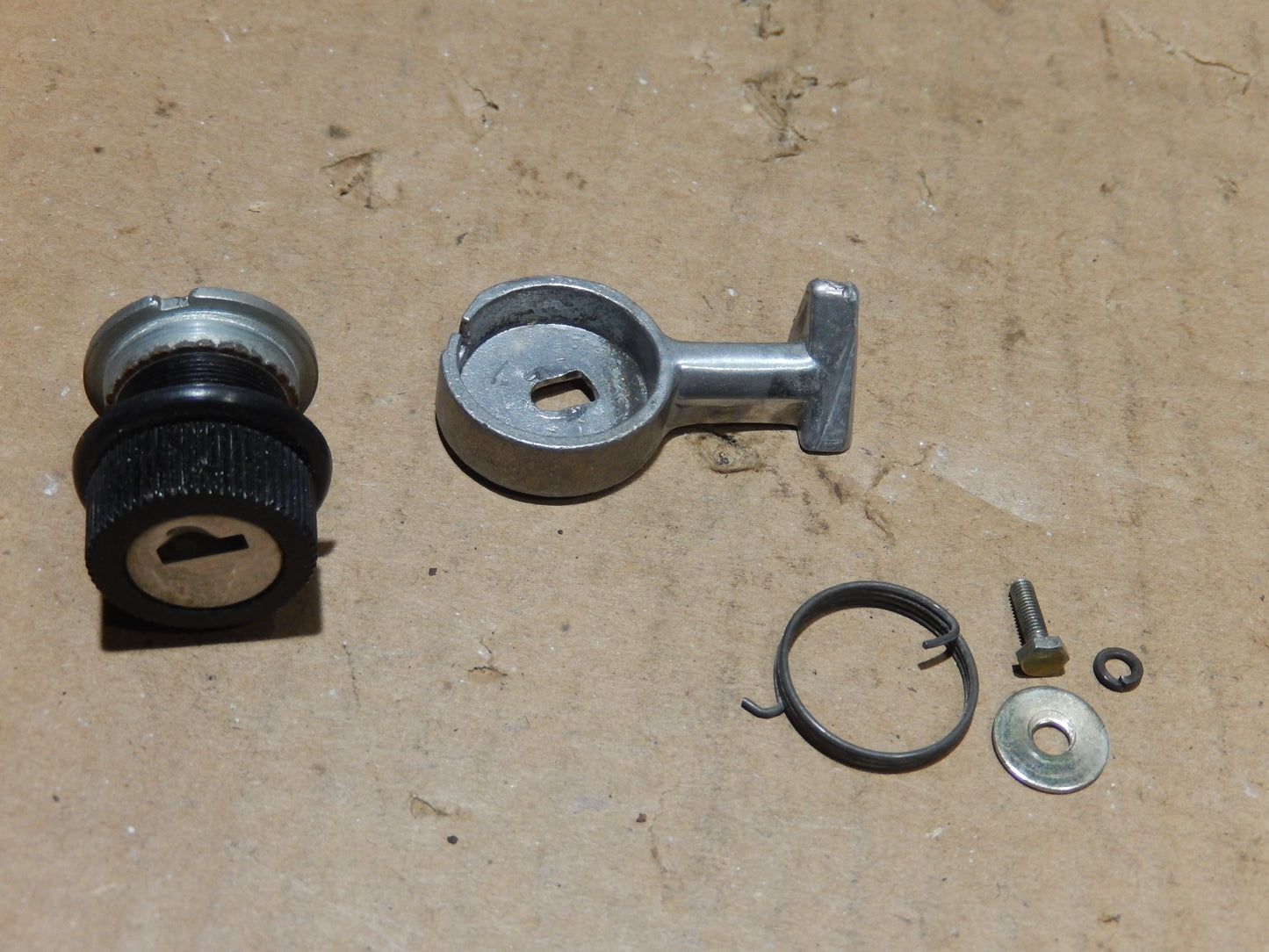 Maserati Quattroporte Arm Rest Lock Latch